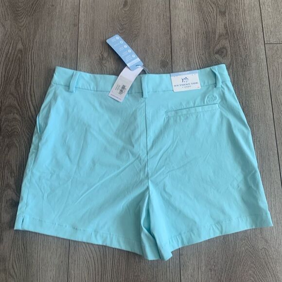 Southern tide womans performance 4” shorts perfect for summer - Picture 2 of 6